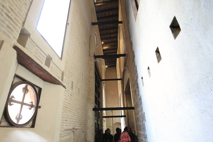 La iglesia de San Nicolás, considerada "la Capilla Sixtina valenciana" tras su recuperación pictórica y estructural de los últimos años, luce ya la restauración y el reagrupamiento cronológico también de su Capilla de la Comunión, una obra del siglo XVIII que arrastraba décadas de deterioro. Los trabajos de restauración de la capilla han concluido tras nueve meses y una inversión de un millón de euros financiados por la Fundación Hortensia Herrero, que lleva invertidos ya 5,5 millones en los últimos seis años en esta iglesia. La Capilla de la Comunión data de 1760 y aunque ha sido restaurada a principios del siglo XX, era "evidente su deterioro progresivo desde los años 30" y en ella pueden verse dos cúpulas sucesivas, "algo que no sucede en ninguna otra capilla valenciana". 