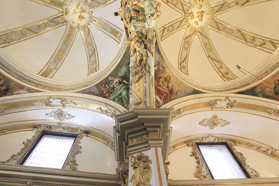 La iglesia de San Nicolás, considerada "la Capilla Sixtina valenciana" tras su recuperación pictórica y estructural de los últimos años, luce ya la restauración y el reagrupamiento cronológico también de su Capilla de la Comunión, una obra del siglo XVIII que arrastraba décadas de deterioro. Los trabajos de restauración de la capilla han concluido tras nueve meses y una inversión de un millón de euros financiados por la Fundación Hortensia Herrero, que lleva invertidos ya 5,5 millones en los últimos seis años en esta iglesia. La Capilla de la Comunión data de 1760 y aunque ha sido restaurada a principios del siglo XX, era "evidente su deterioro progresivo desde los años 30" y en ella pueden verse dos cúpulas sucesivas, "algo que no sucede en ninguna otra capilla valenciana". 