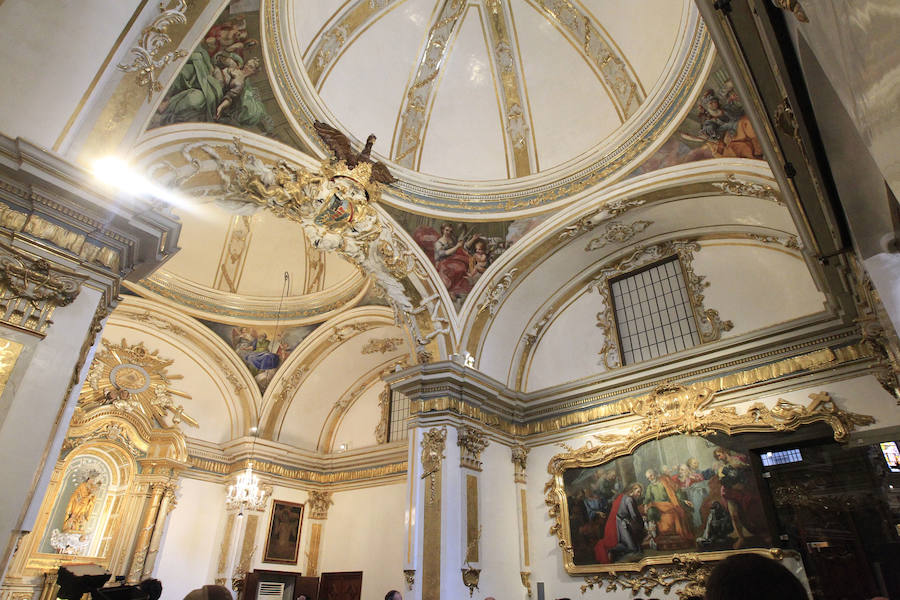 La iglesia de San Nicolás, considerada "la Capilla Sixtina valenciana" tras su recuperación pictórica y estructural de los últimos años, luce ya la restauración y el reagrupamiento cronológico también de su Capilla de la Comunión, una obra del siglo XVIII que arrastraba décadas de deterioro. Los trabajos de restauración de la capilla han concluido tras nueve meses y una inversión de un millón de euros financiados por la Fundación Hortensia Herrero, que lleva invertidos ya 5,5 millones en los últimos seis años en esta iglesia. La Capilla de la Comunión data de 1760 y aunque ha sido restaurada a principios del siglo XX, era "evidente su deterioro progresivo desde los años 30" y en ella pueden verse dos cúpulas sucesivas, "algo que no sucede en ninguna otra capilla valenciana". 