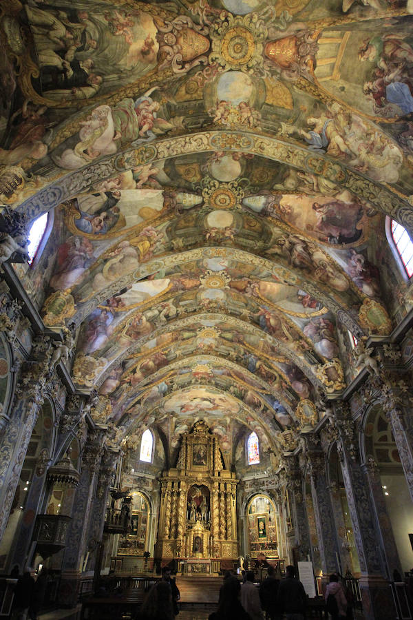 La iglesia de San Nicolás, considerada "la Capilla Sixtina valenciana" tras su recuperación pictórica y estructural de los últimos años, luce ya la restauración y el reagrupamiento cronológico también de su Capilla de la Comunión, una obra del siglo XVIII que arrastraba décadas de deterioro. Los trabajos de restauración de la capilla han concluido tras nueve meses y una inversión de un millón de euros financiados por la Fundación Hortensia Herrero, que lleva invertidos ya 5,5 millones en los últimos seis años en esta iglesia. La Capilla de la Comunión data de 1760 y aunque ha sido restaurada a principios del siglo XX, era "evidente su deterioro progresivo desde los años 30" y en ella pueden verse dos cúpulas sucesivas, "algo que no sucede en ninguna otra capilla valenciana". 