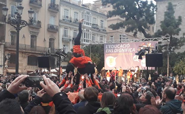 Asistentes al acto de Escola Valenciana. 