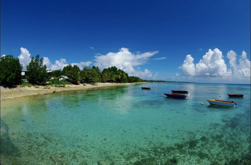 1.- Tuvalu (Oceanía) | Sólo 2.000 turistas visitaron Tuvalu en 2016. ¿Increíble, no? Sus playas casi vírgenes, sus aguas cristalinas y su naturaleza hacen de Tuvalu, una de las naciones más pequeñas y remotas del mundo, el lugar idóneo para desconectar y relajarse. Se trata de uno de los cuatro países que forman la Polinesia y está compuesto por varias islas, la más grande de las cuales es Fongafale (2,8 km cuadrados), punto al que llegan los vuelos desde Fiji. 