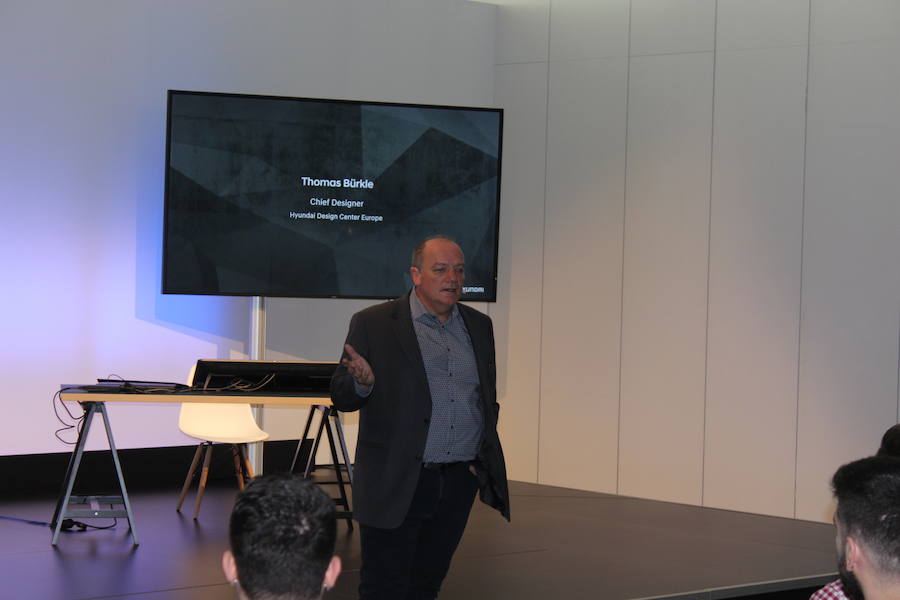 Los alumnos del máster en 'car design' de Valencia conocieron las claves del futuro de Hyundai durante la presentación del i30