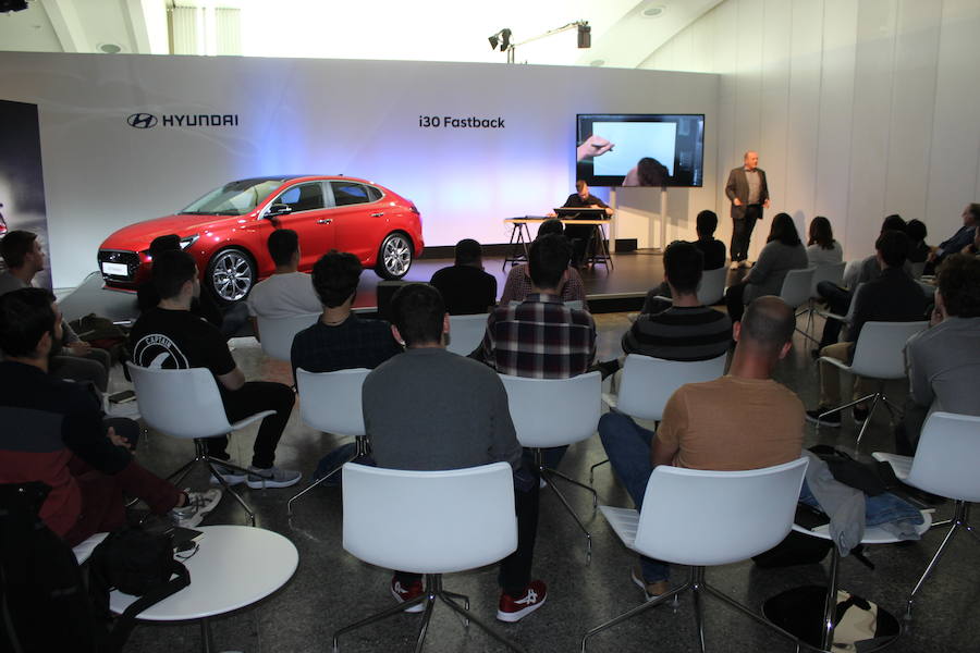 Los alumnos del máster en 'car design' de Valencia conocieron las claves del futuro de Hyundai durante la presentación del i30