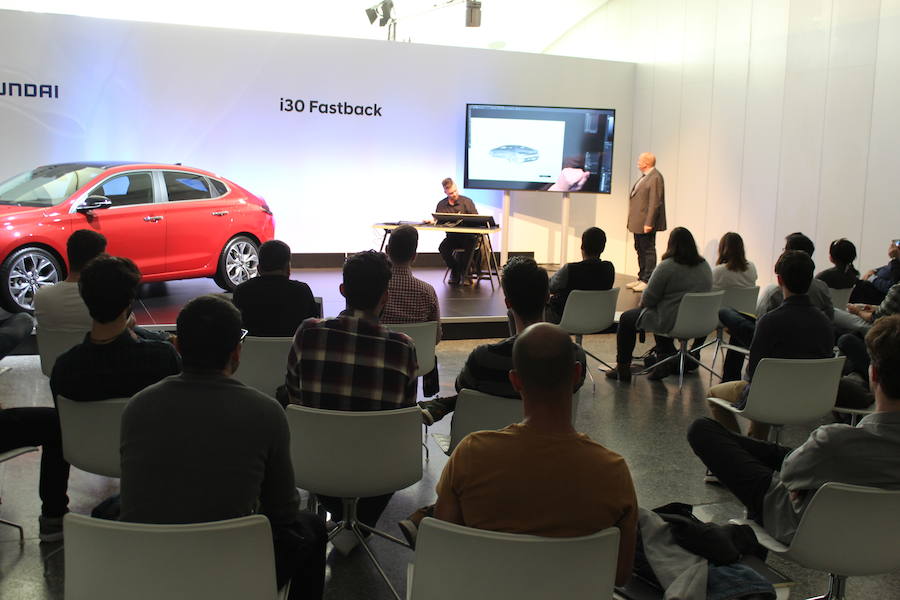 Los alumnos del máster en 'car design' de Valencia conocieron las claves del futuro de Hyundai durante la presentación del i30