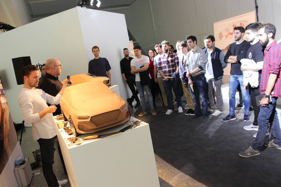 Los alumnos del máster en 'car design' de Valencia conocieron las claves del futuro de Hyundai durante la presentación del i30