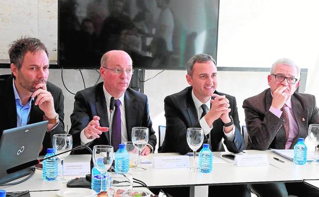 El presidente de la Diputación de Alicante durante la presentación de los Premios Azorín.