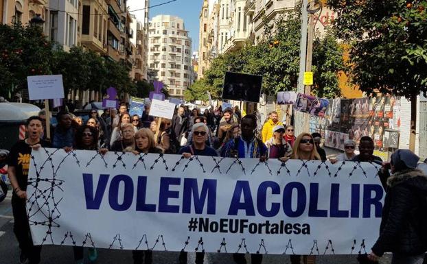 Manifestación en Valencia por el respeto a los derechos de refugiados e inmigrantes