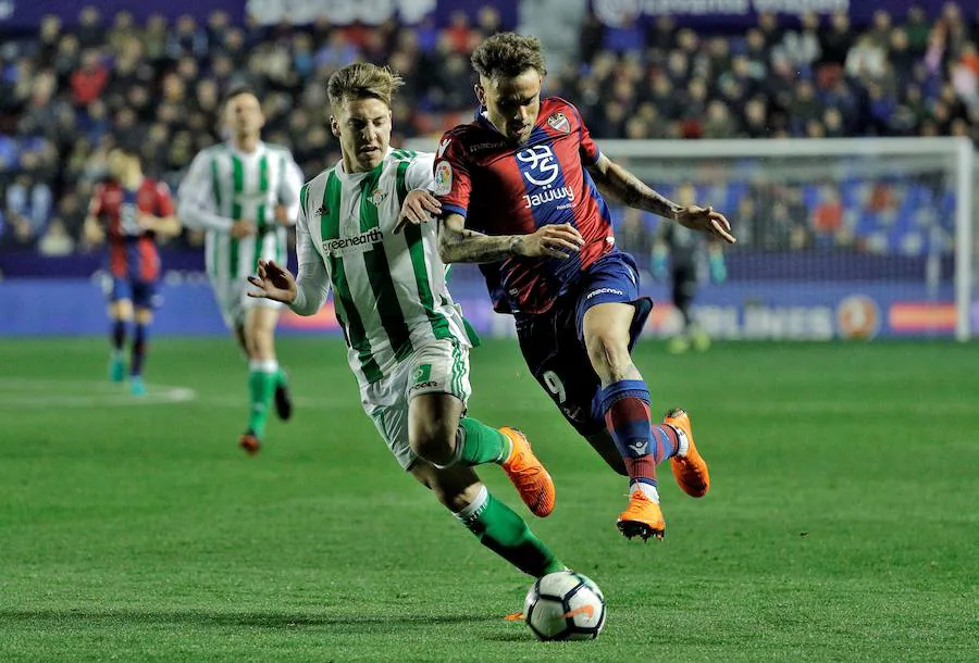 Estas son las imágenes que deja el partido de Liga en el Ciutat de València