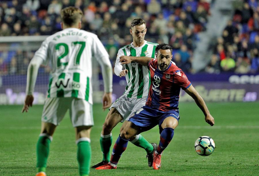 Estas son las imágenes que deja el partido de Liga en el Ciutat de València