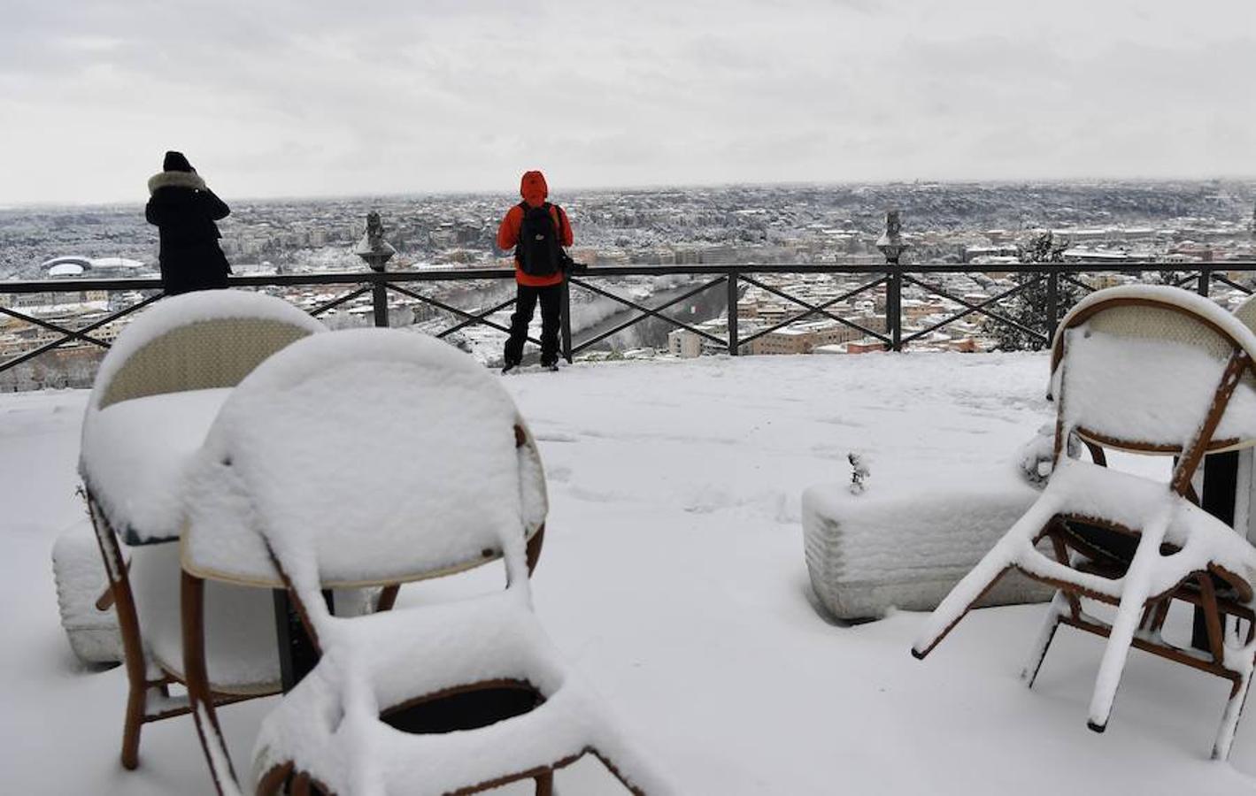 La capital italiana amanece teñida de blanco, algo que no ocurría desde hace seis años