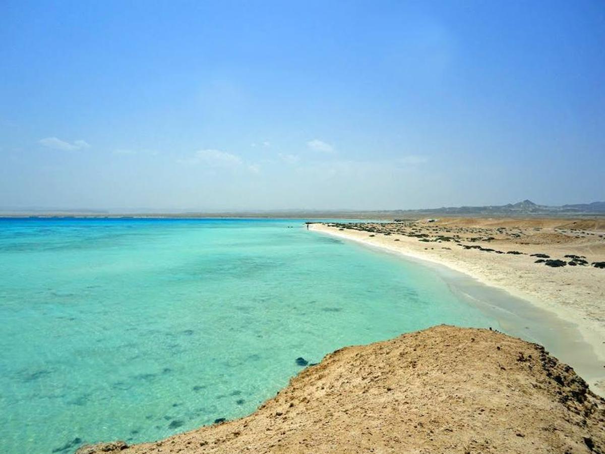 Para los amantes del buceo y del snorkel, la espectacular costa egipcia de Sharm El Luli es famosa por su agua transparente y su arena blanca y, este año, ha conseguido la posición 22. 