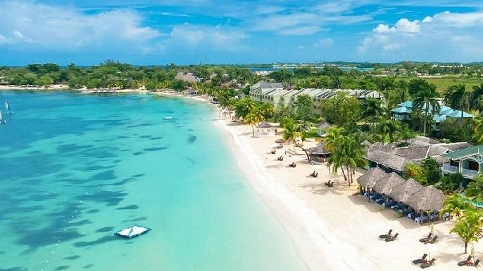 La Playa de Siete Millas, localizada en Negril (Jamaica), es considerada una posible aproximación a un escenario tropical perfecto. Con ese ideal entorno, ha logrado el octavo puesto.