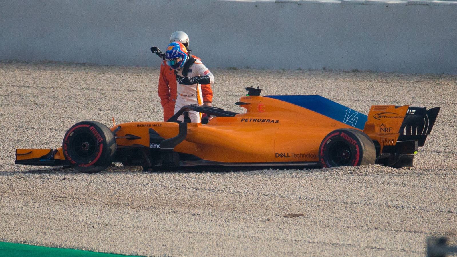 Fernando Alonso está probando su MCL33 en los primoers test de la temporada en el circuito de Montmeló.