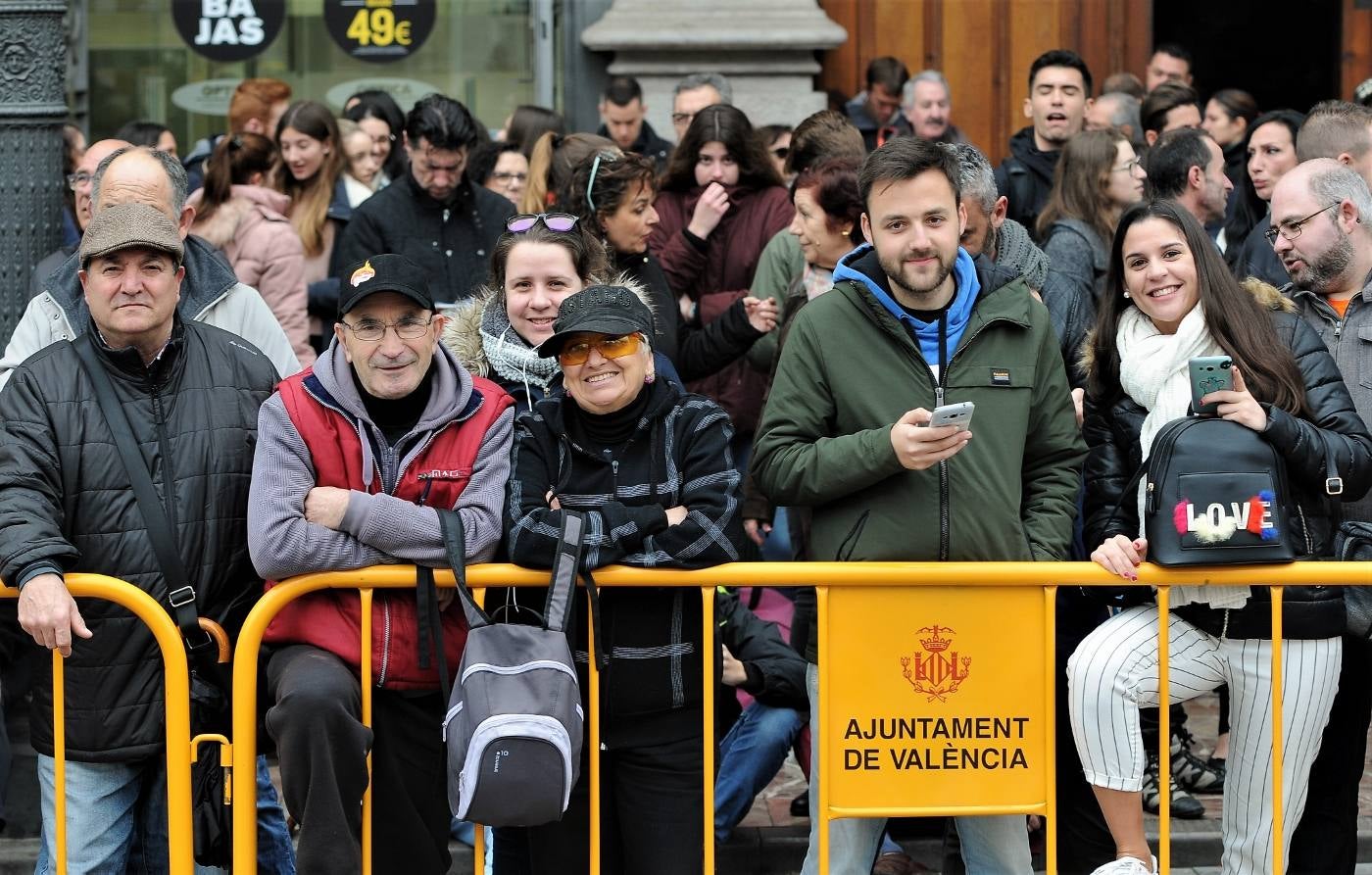 Fotos del público en la mascleta de hoy, 1 de marzo de 2018, la primera de estas Fallas, disparada por pirotecnia Peñarroja.