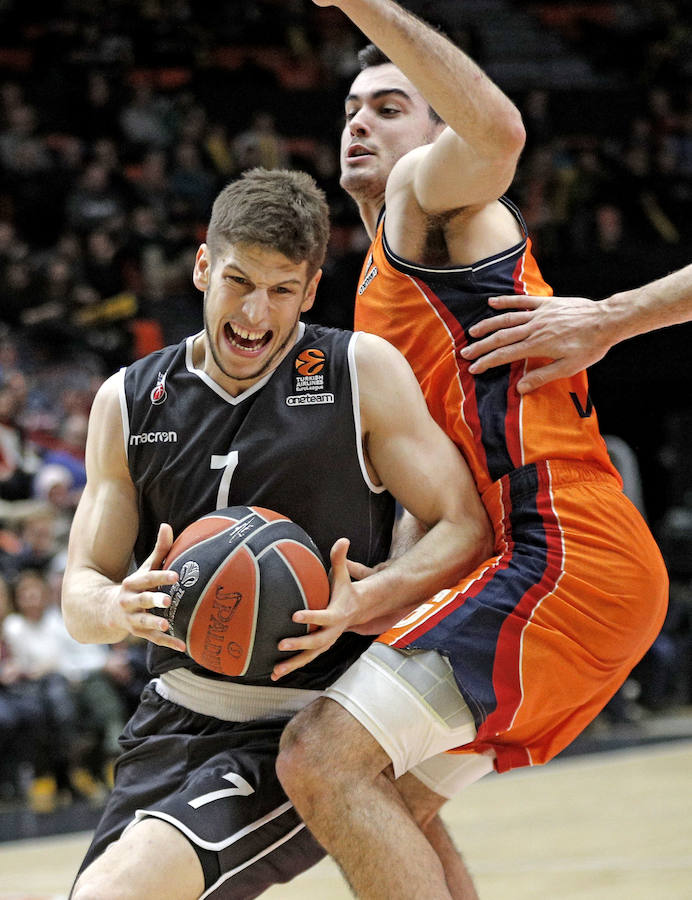 Estas son las imágenes que deja la victoria del conjunto taronja en partido de Euroliga en la Fonteta