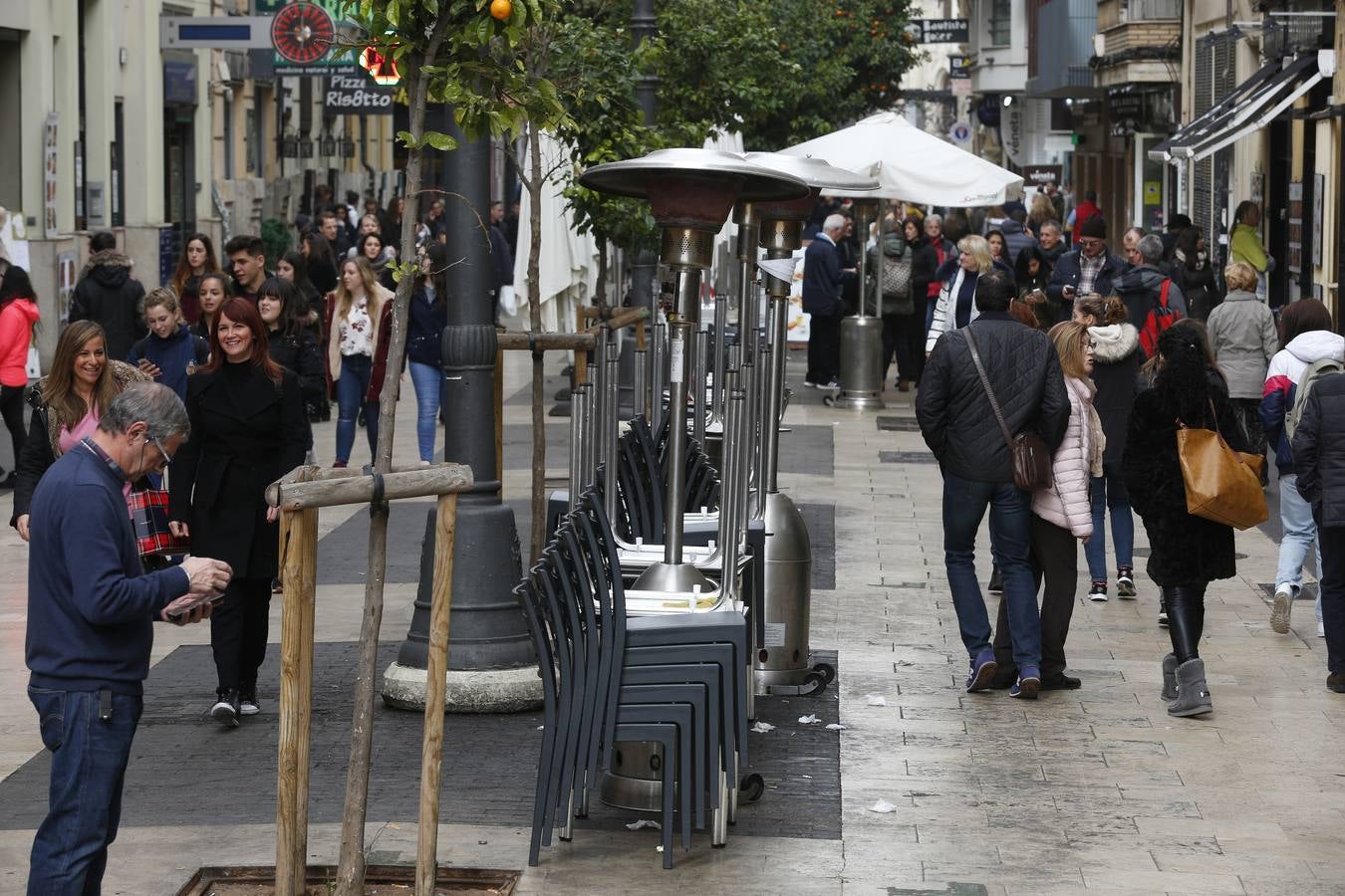 Pirotecnia Peñarroja ofrece un espectáculo clásico, contundente y completo que abre el calendario de disparos en la plaza del Ayuntamiento