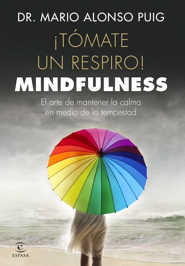 'TÓMATE UN RESPIRO', por Mario Alonso Puig (No Ficción). El libro nos sumerge en el mundo del Mindfulness. Bajo una sólida base científica, nos habla de posibilidades, de oportunidades y de propuestas, no de creencias o dogmas. «Hay que prestar atención para ver las cosas tal como son». La práctica del Mindfulness nos hace darnos cuenta de hasta qué punto nuestras proyecciones mentales alteran nuestra percepción de lo real. El Mindfulnessnos puede ayudar a mejorar la salud, combatir el estrés, la ansiedad, la depresión y potenciar la creatividad. Es la capacidad de estar plenamente presente.