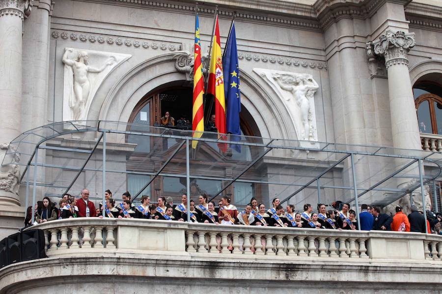 La pirotecnia madrileña Vulcano ha sido la encargada de disparar la mascletà de hoy, sábado 3 de marzo, en la plaza del Ayuntamiento de Valencia.