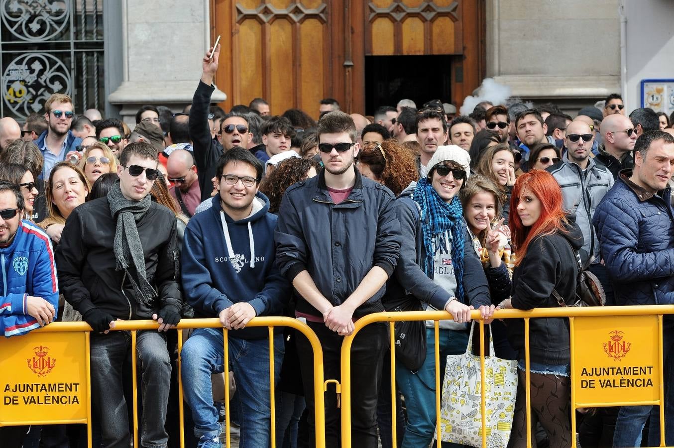 Fotos: Búscate en la mascletà de hoy, sábado 3 de marzo, disparada por Vulcano