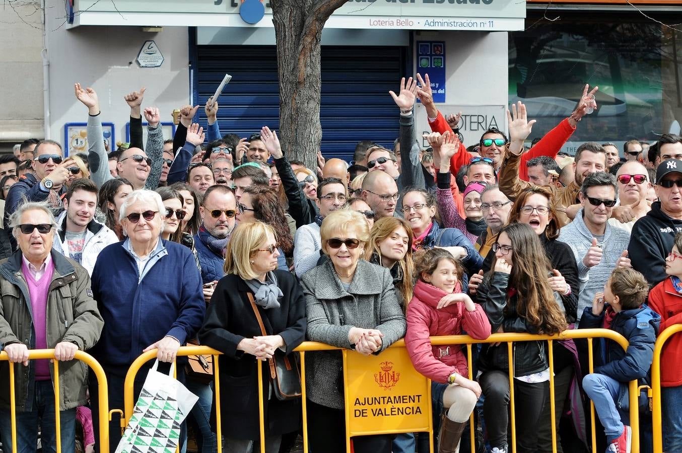Fotos: Búscate en la mascletà de hoy, sábado 3 de marzo, disparada por Vulcano