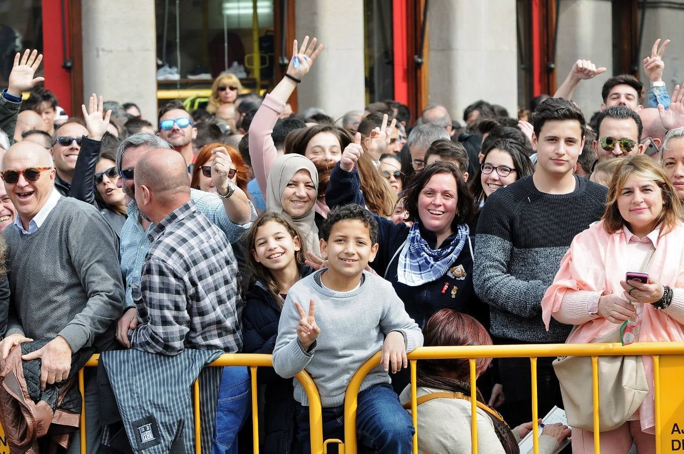 Fotos: Búscate en la mascletà de hoy, sábado 3 de marzo, disparada por Vulcano