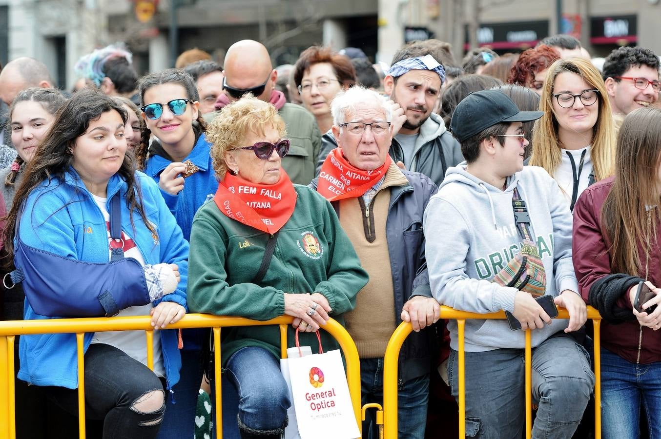 Fotos: Búscate en la mascletà de hoy, sábado 3 de marzo, disparada por Vulcano