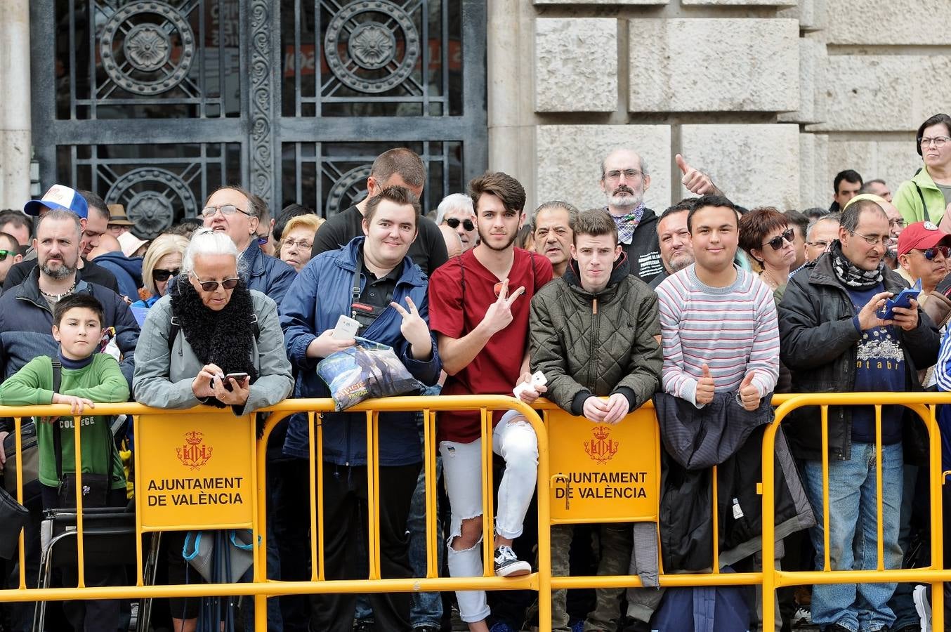 Fotos: Búscate en la mascletà de hoy, sábado 3 de marzo, disparada por Vulcano