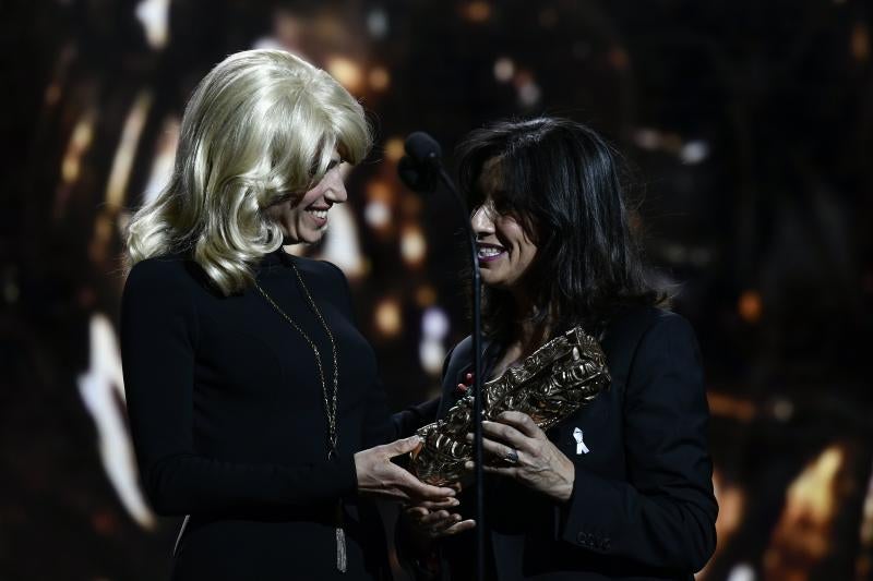 Penélope Cruz ha recibido el César de Honor del cine francés de manos de Almodovar