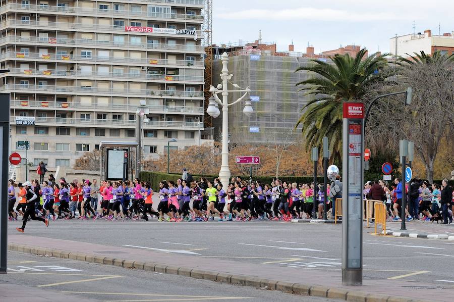 Fotos: Búscate en la cuarta edición de la carrera 10KFEM de Valencia