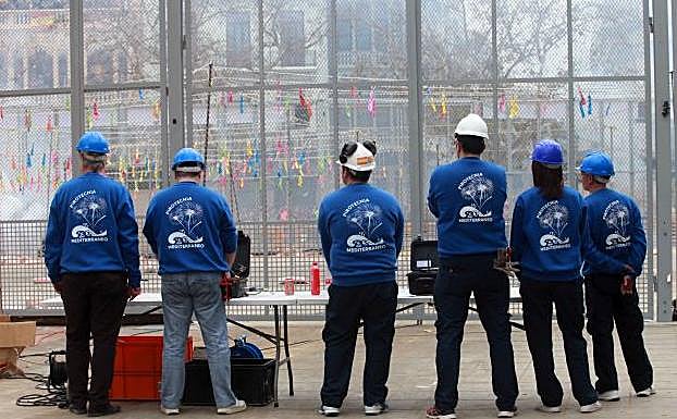 Miembros de Pirotecnia del Mediterráneo en la mascletà de hoy.