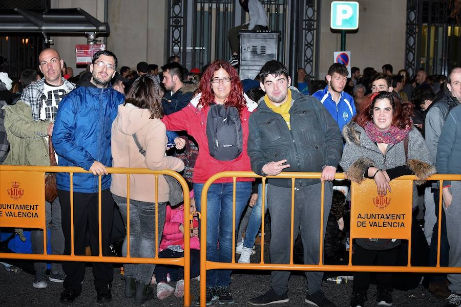 Fotos: Fotos de la mascletà de colores de pirotecnia Vulcano (3-03-2018)