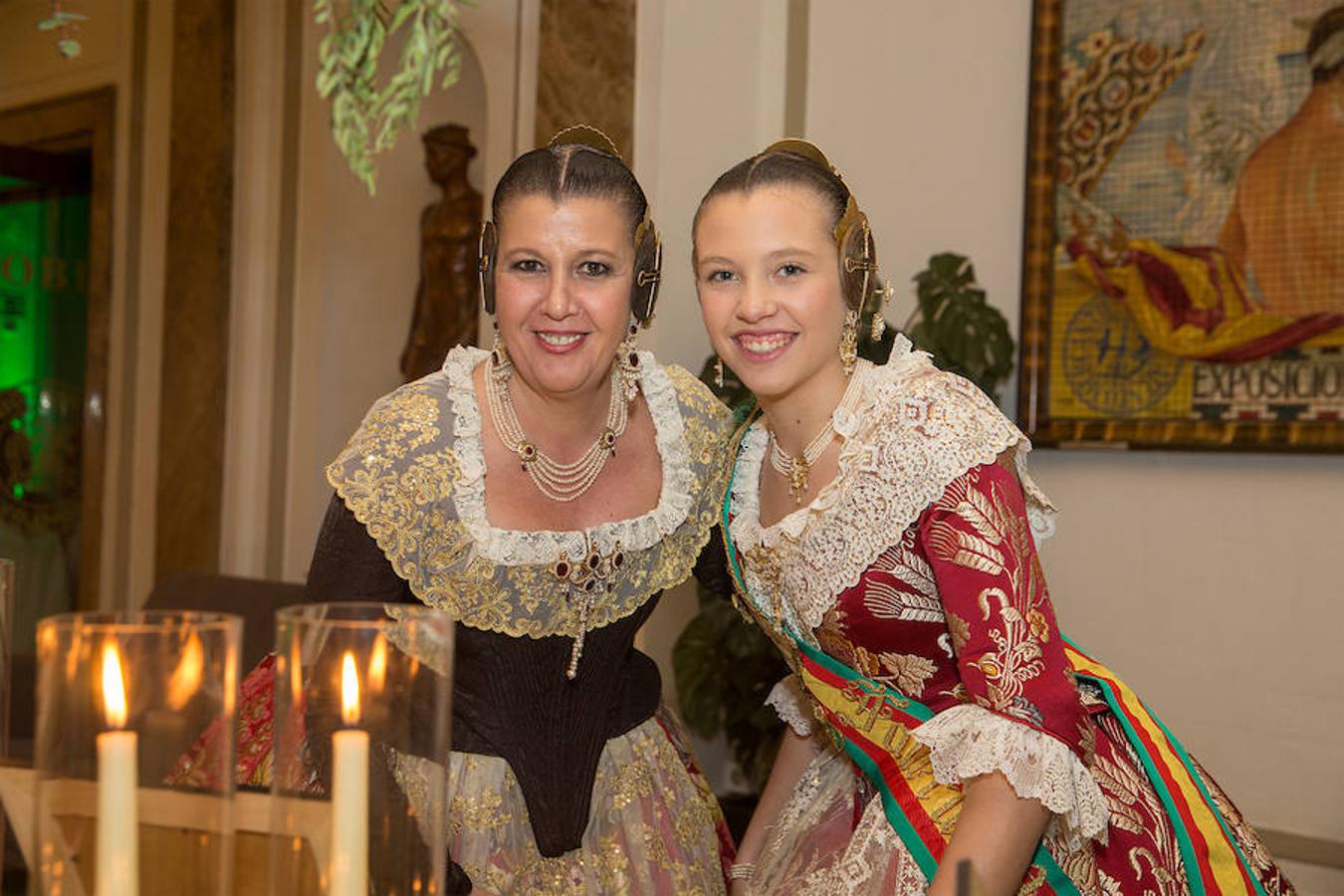 Convento Jerusalén-Matemático Marzal ha celebrado su 125 aniversario con una gala a través de la cual se ha hecho un repaso de la historia de la comisión. Al acto han acudido artistas falleros, falleras mayores e infantiles, así como miembros de la veterana comisión fallera.