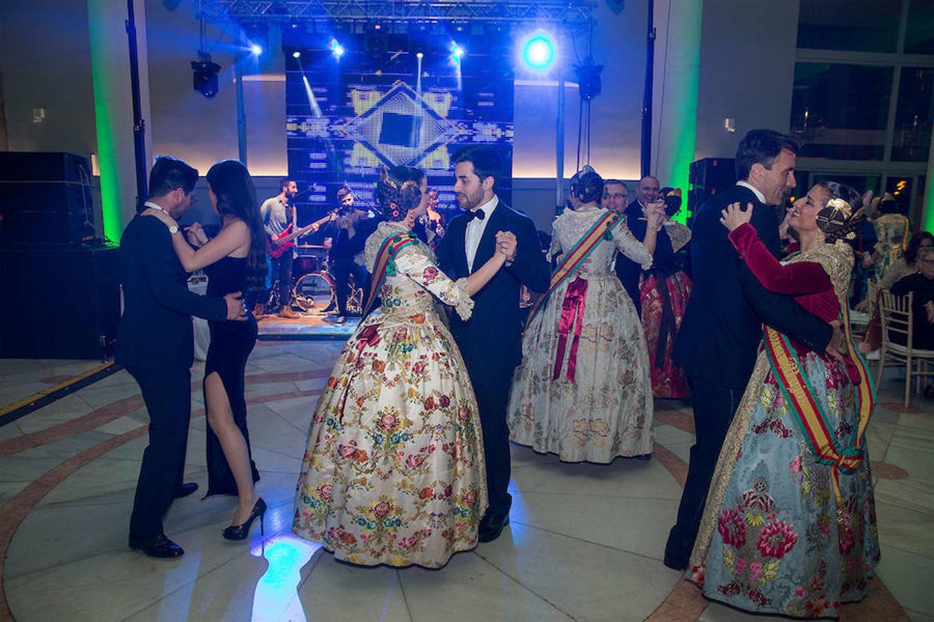 Convento Jerusalén-Matemático Marzal ha celebrado su 125 aniversario con una gala a través de la cual se ha hecho un repaso de la historia de la comisión. Al acto han acudido artistas falleros, falleras mayores e infantiles, así como miembros de la veterana comisión fallera.