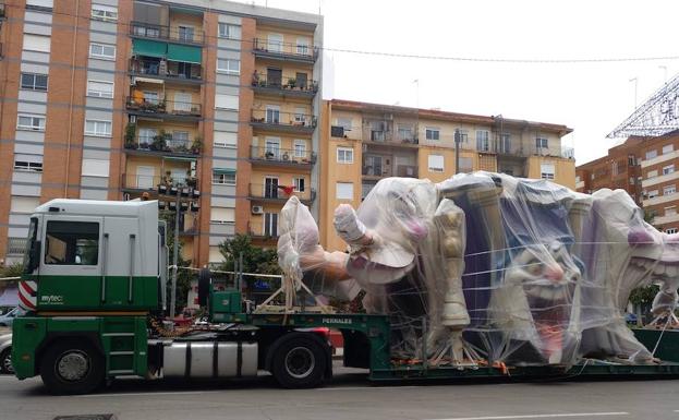 L'Antiga recibe las primeras piezas de la falla