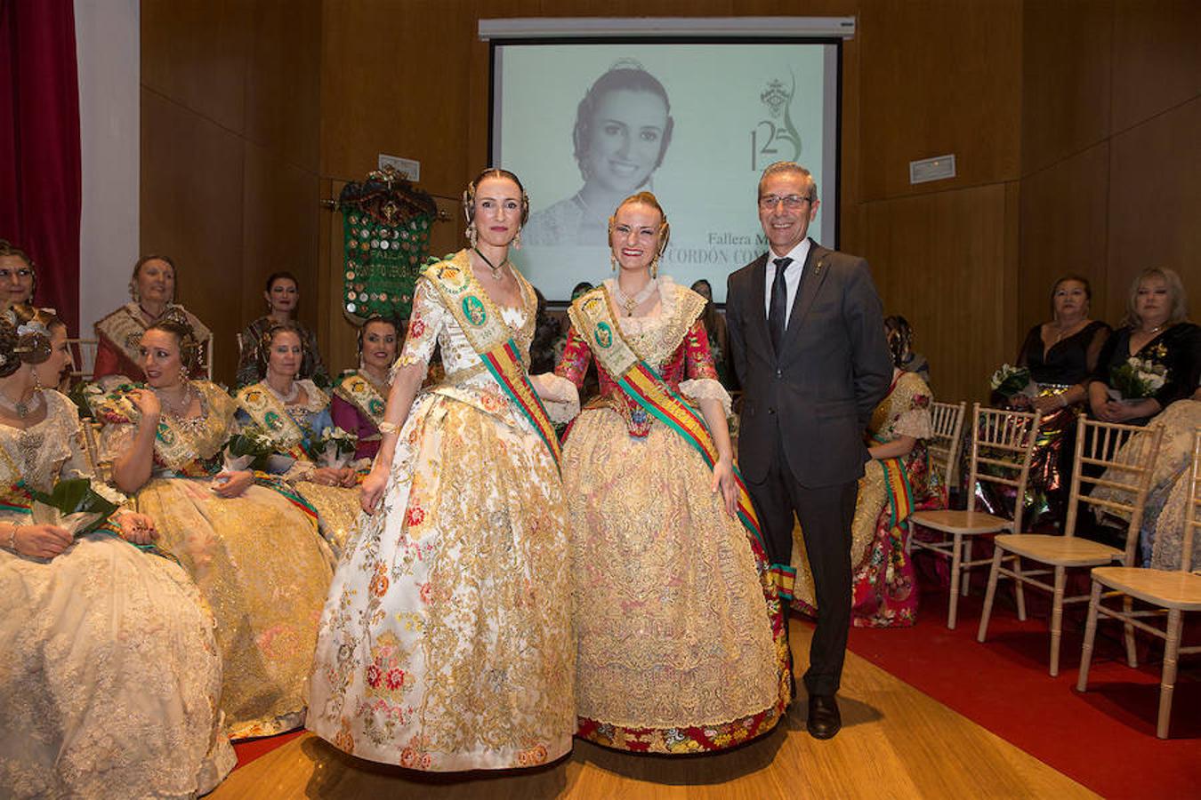 Convento Jerusalén-Matemático Marzal ha celebrado su 125 aniversario con una gala a través de la cual se ha hecho un repaso de la historia de la comisión. Al acto han acudido artistas falleros, falleras mayores e infantiles, así como miembros de la veterana comisión fallera.