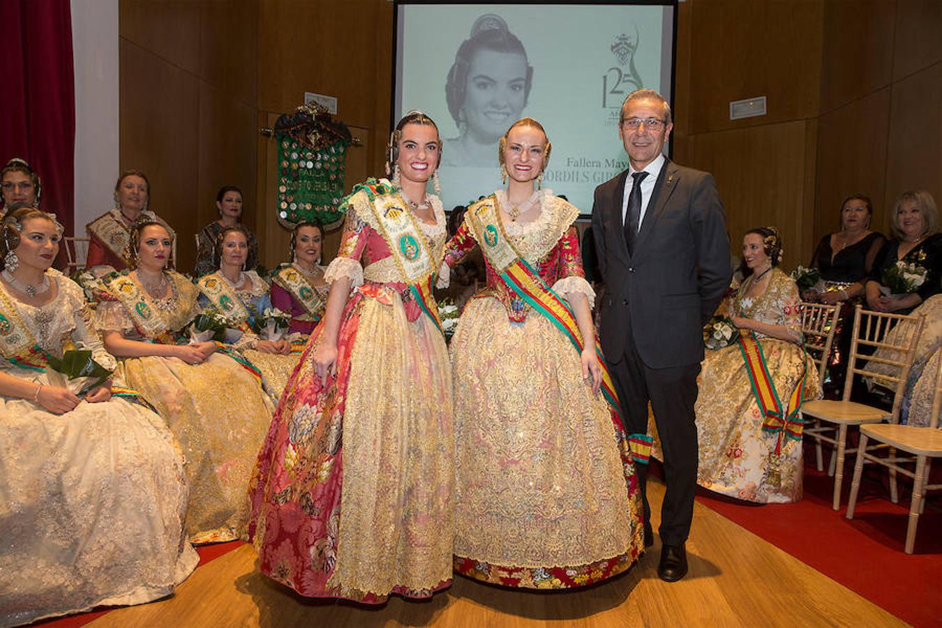 Convento Jerusalén-Matemático Marzal ha celebrado su 125 aniversario con una gala a través de la cual se ha hecho un repaso de la historia de la comisión. Al acto han acudido artistas falleros, falleras mayores e infantiles, así como miembros de la veterana comisión fallera.