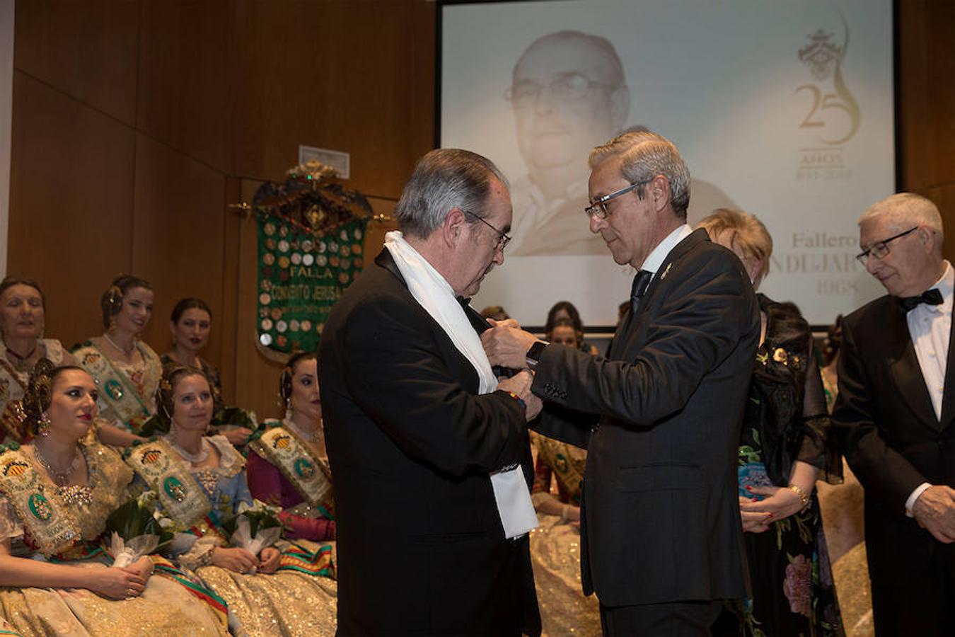 Convento Jerusalén-Matemático Marzal ha celebrado su 125 aniversario con una gala a través de la cual se ha hecho un repaso de la historia de la comisión. Al acto han acudido artistas falleros, falleras mayores e infantiles, así como miembros de la veterana comisión fallera.