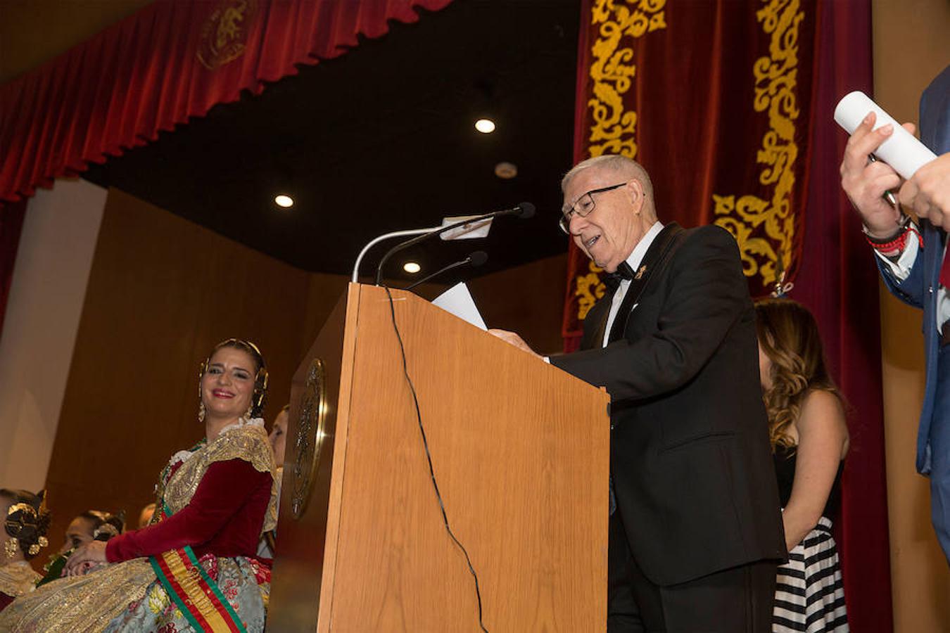 Convento Jerusalén-Matemático Marzal ha celebrado su 125 aniversario con una gala a través de la cual se ha hecho un repaso de la historia de la comisión. Al acto han acudido artistas falleros, falleras mayores e infantiles, así como miembros de la veterana comisión fallera.