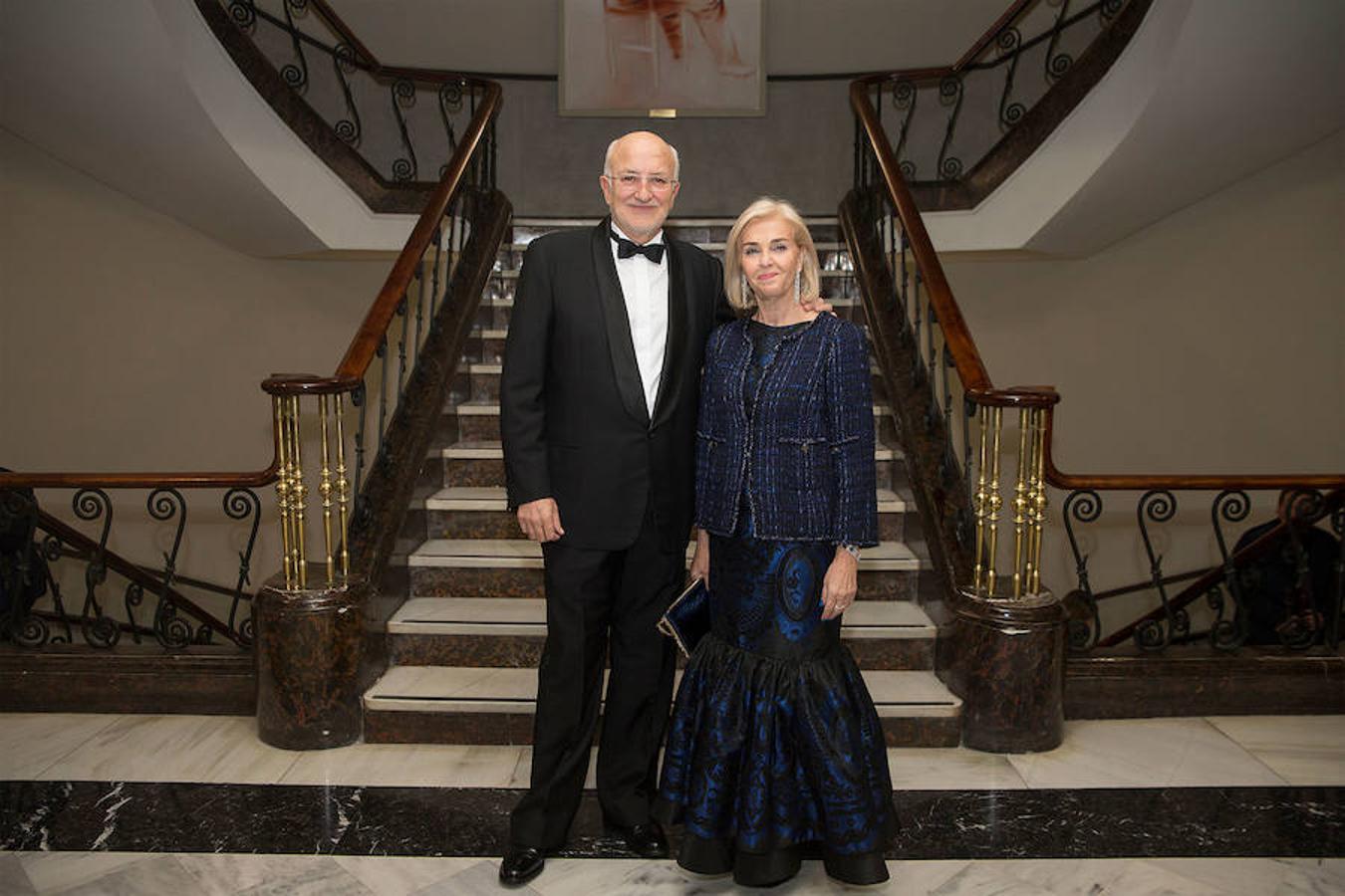 Convento Jerusalén-Matemático Marzal ha celebrado su 125 aniversario con una gala a través de la cual se ha hecho un repaso de la historia de la comisión. Al acto han acudido artistas falleros, falleras mayores e infantiles, así como miembros de la veterana comisión fallera.