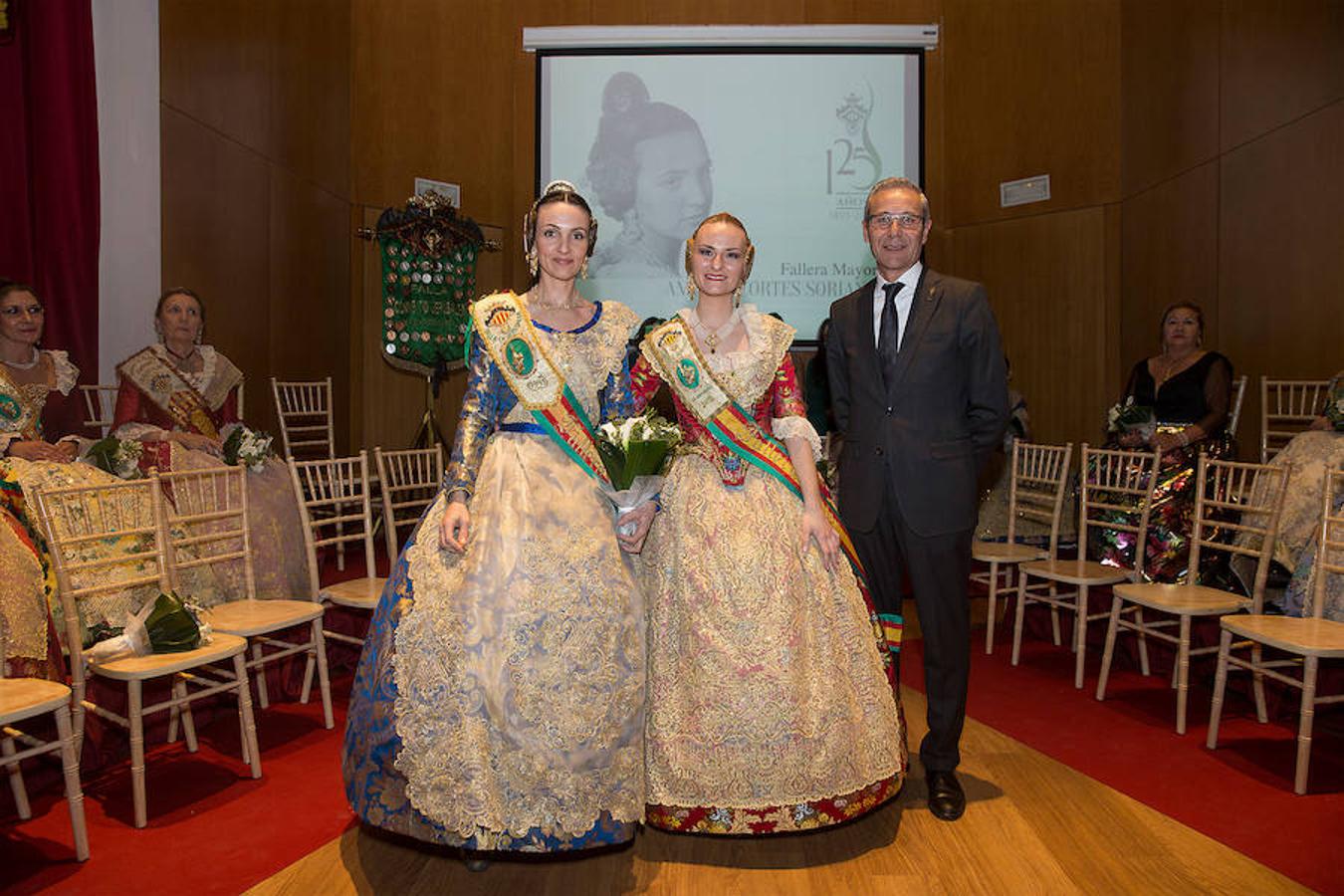 Convento Jerusalén-Matemático Marzal ha celebrado su 125 aniversario con una gala a través de la cual se ha hecho un repaso de la historia de la comisión. Al acto han acudido artistas falleros, falleras mayores e infantiles, así como miembros de la veterana comisión fallera.