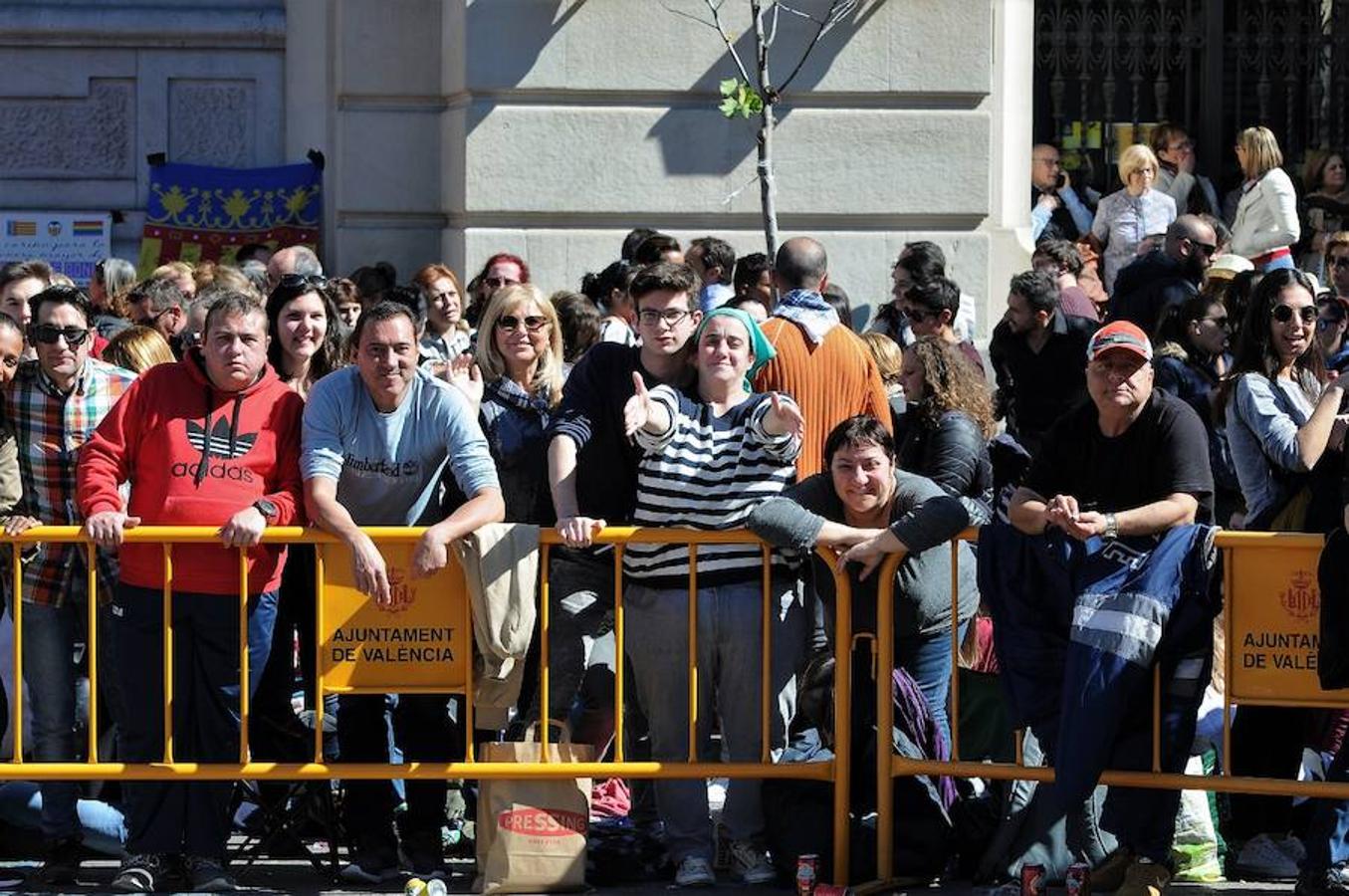Fotos: Búscate en las mascletà del 7 de marzo