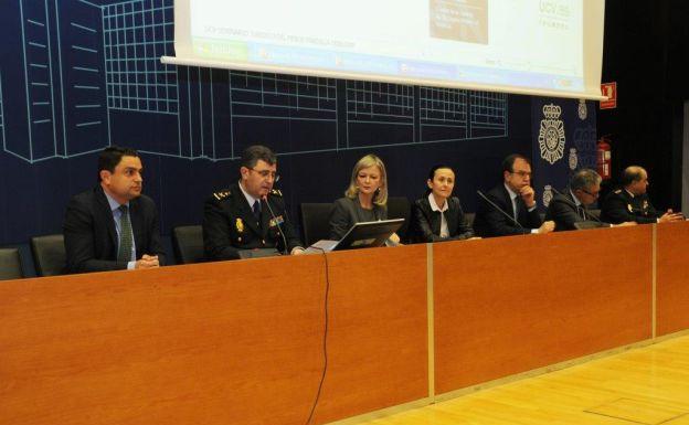 Los participantes de la jornada de ayer en el seminario que organiza la Policía Nacional.