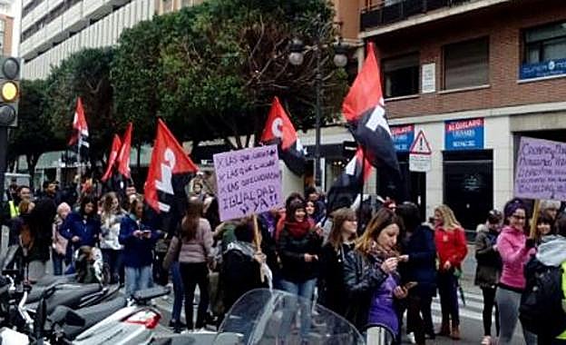Manifestación convocada por CNT en Valencia, a la altura de la calle Xàtiva. 