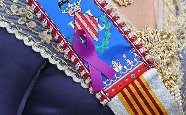 Fallas 2018: La corte del lazo morado