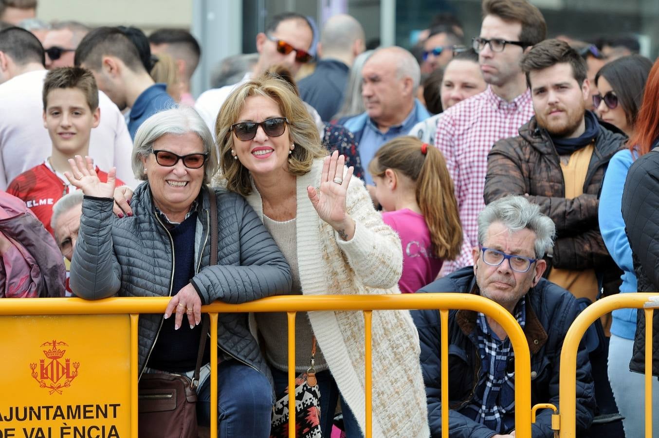 La pirotécnia granadina Alpujarreña ha disparado la mascletà del 9 de marzo de las Fallas 2018. Su novedoso 'martillo de Thor' ha atronado la plaza del Ayuntamiento.