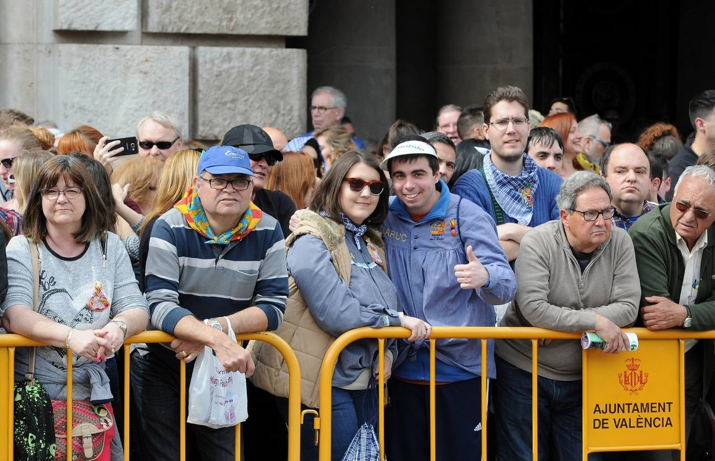 La pirotécnia granadina Alpujarreña ha disparado la mascletà del 9 de marzo de las Fallas 2018. Su novedoso 'martillo de Thor' ha atronado la plaza del Ayuntamiento.