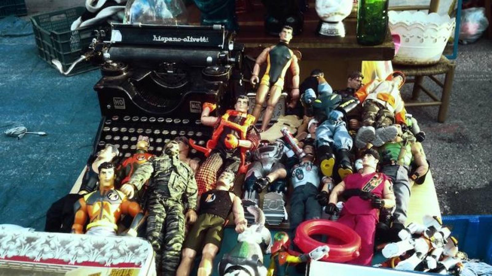 Sin salir del rollo noventero, por fin puedes completar tu colección de muñecos de acción a un precio mucho más competente que el de los catálogos de juguetes. Los Action Man -militar, superhéroe o villano- esperan entre libros y teclados a volver a dominar estanterías. 