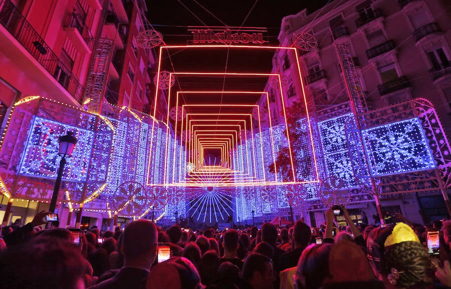 Encendido de luces en la falla Cuba - Literato Azorin.