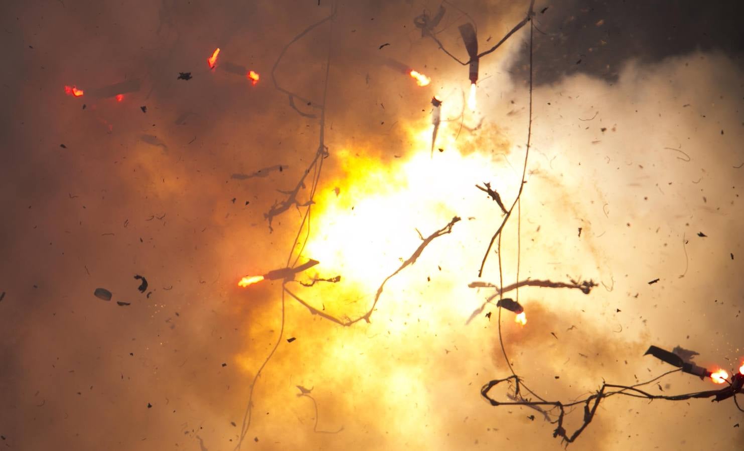 Fotos: Así ha sido la mascletà del 9 de marzo: las mejores imágenes del disparo de la Alpujarreña